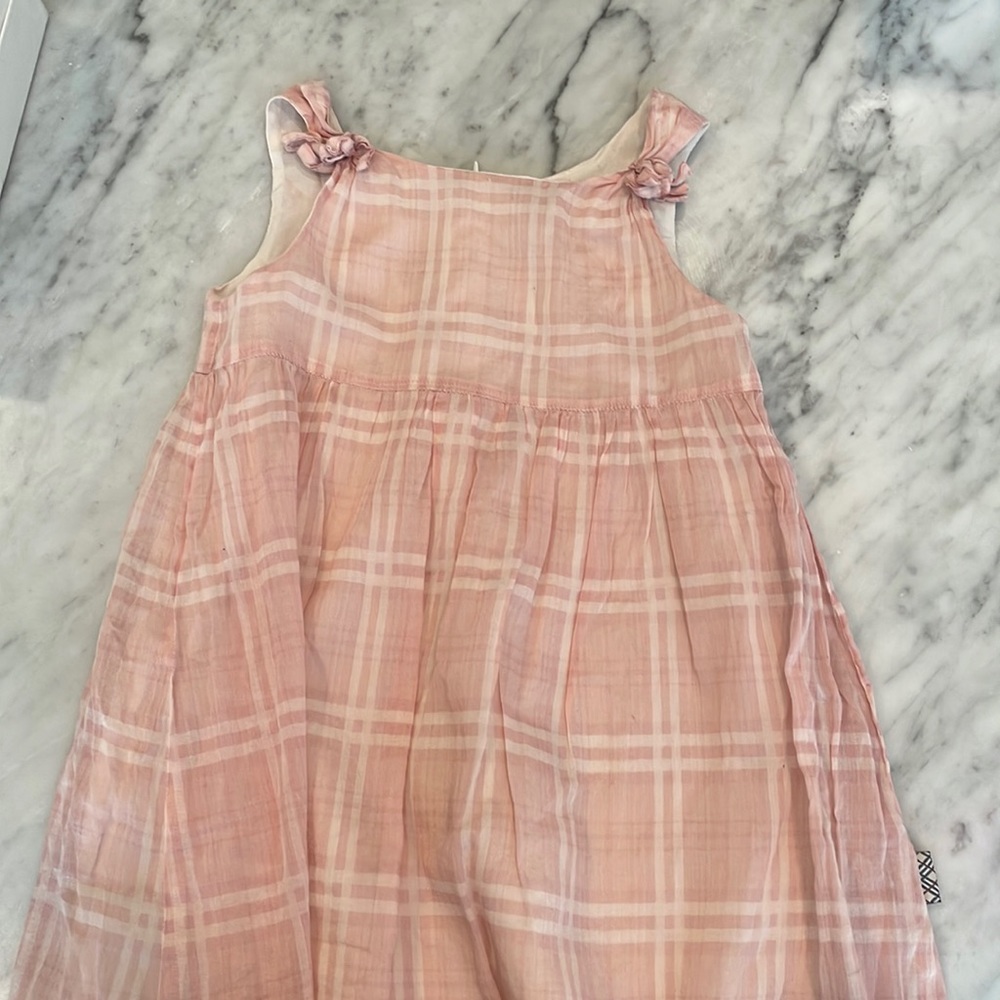 Pink Burberry girl dress size 36-48m